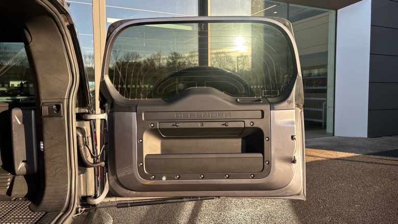 Land Rover Defender 3.0 D300 X-Dynamic HSE 110 5dr Auto Diesel Estate